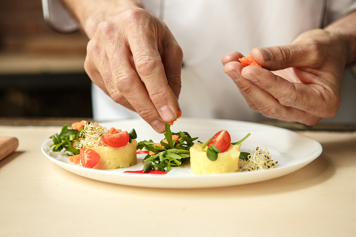 Why Hire a Private Chef in the Hamptons, NY? Tips, Benefits, and Everything You Need to Know!
